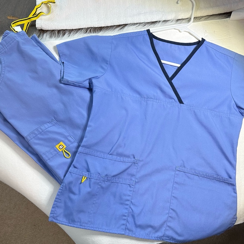 Women’s Spread Good Cheer Scrubs 1 Set